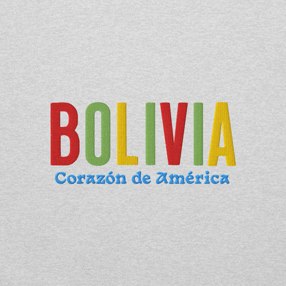 Bordado con la frase “Corazón de América”, inspiración cultural de Bolivia.