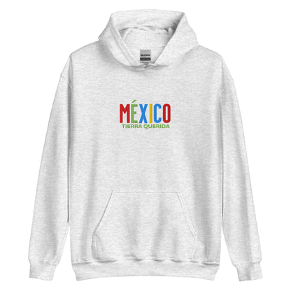 Hoodie bordado con la frase “Tierra Querida”, inspiración cultural de México.