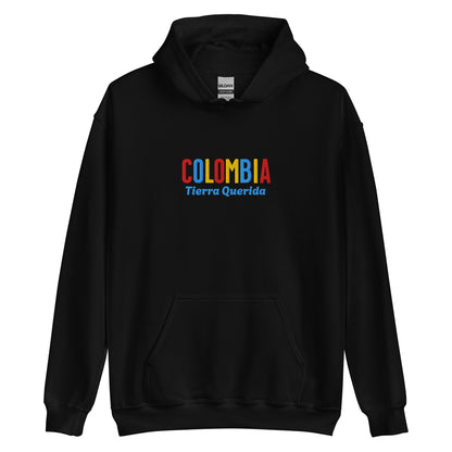 Hoodie bordado con la frase “Tierra Querida”, inspiración cultural de Colombia.