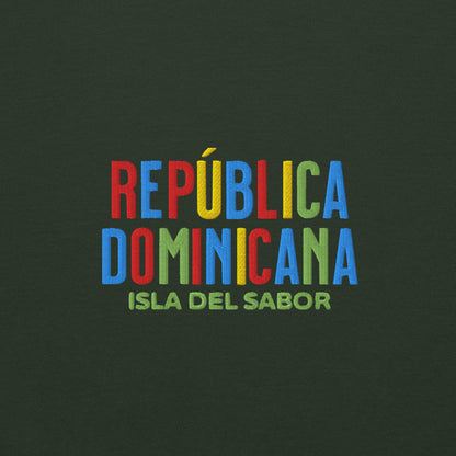 Bordado con la frase “Isla del Sabor”, inspiración cultural de República Dominicana.