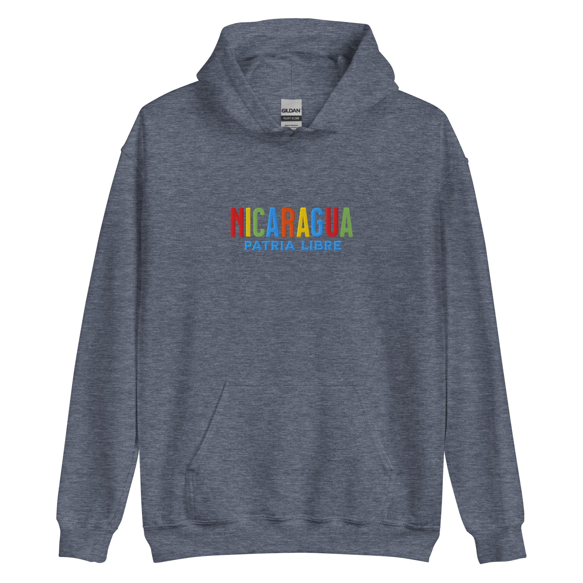 Hoodie bordado con la frase “Patria Libre”, inspiración cultural de Nicaragua.