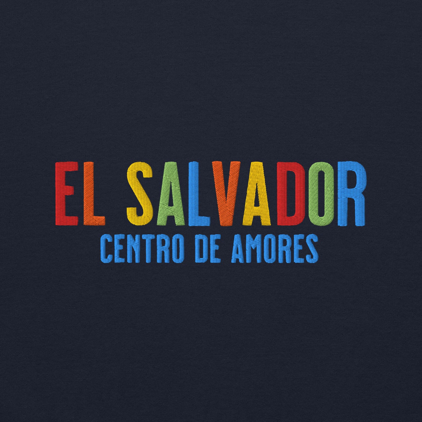 Hoodie bordado con la frase “Centro de Amores”, inspiración cultural de El Salvador.