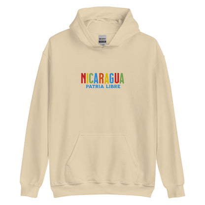 Hoodie bordado con la frase “Patria Libre”, inspiración cultural de Nicaragua.