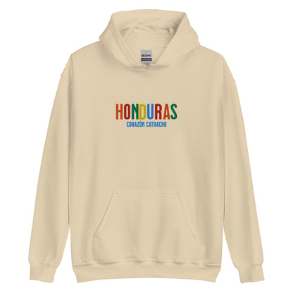 Hoodie bordado con la frase “Corazón Catracho”, inspiración cultural de Honduras.