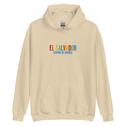 Hoodie bordado con la frase “Centro de Amores”, inspiración cultural de El Salvador.