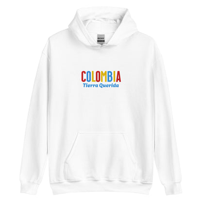 Hoodie bordado con la frase “Tierra Querida”, inspiración cultural de Colombia.