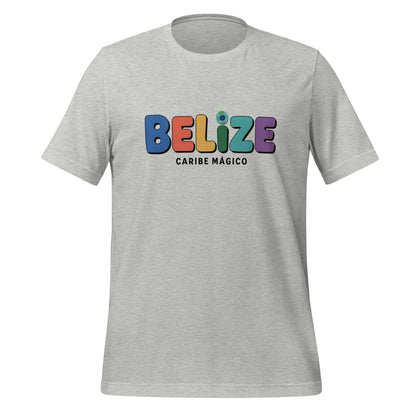 T-shirt con diseño colorido del país Belize con texto “Belize – Caribe Mágico”.