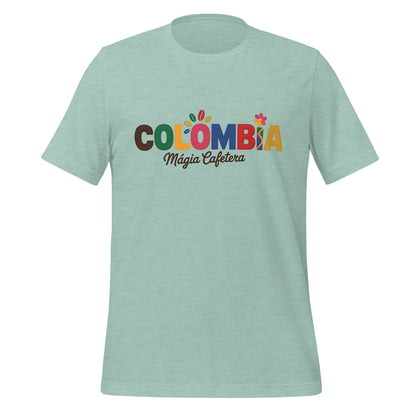 T-shirt con diseño colorido del país Colombia con texto “Colombia – Magia Cafetera”.