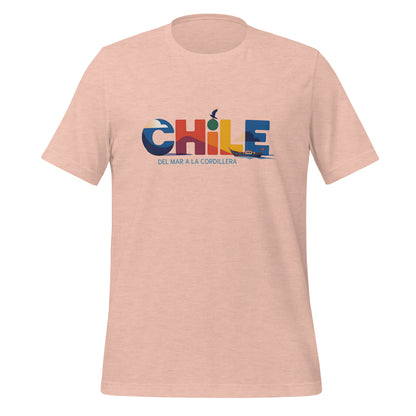 T-shirt con diseño colorido del país Chile con texto “Chile – Del Mar a la Cordillera”.